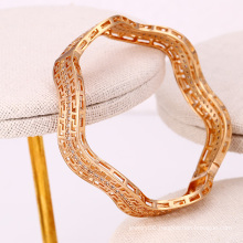 Fashion Elegant 18k Gold Cubic Zirconia Bangle in Irregular Shape